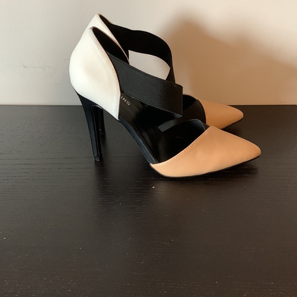 Chaussure - Picture 2 of 2